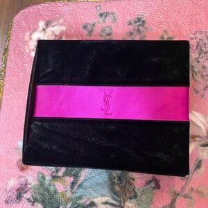 🌷 YSL 🌷 Yves Saint Laurent Black Velvet Box with Fuchsia Center Band